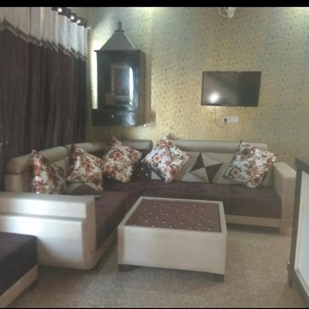 Dev Hotel Pataudi Екстериор снимка